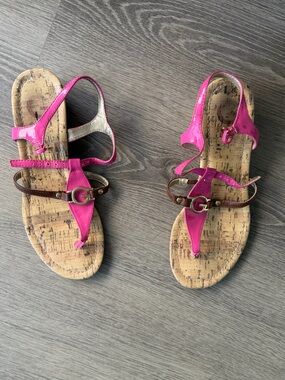 Guess Hot Pink Leather Cork-Style Thong Sandals with Brown Accents